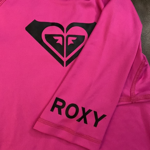 Pink Roxy Rash Guard 🏄‍♀️ ☀️ - Picture 5 of 7